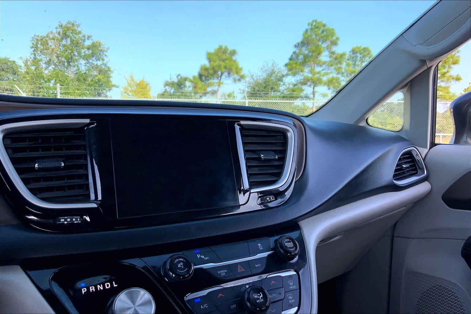 2017 Chrysler Pacifica Touring-L Granite Crystal Metallic Clearcoat at Beck & Masten Kia