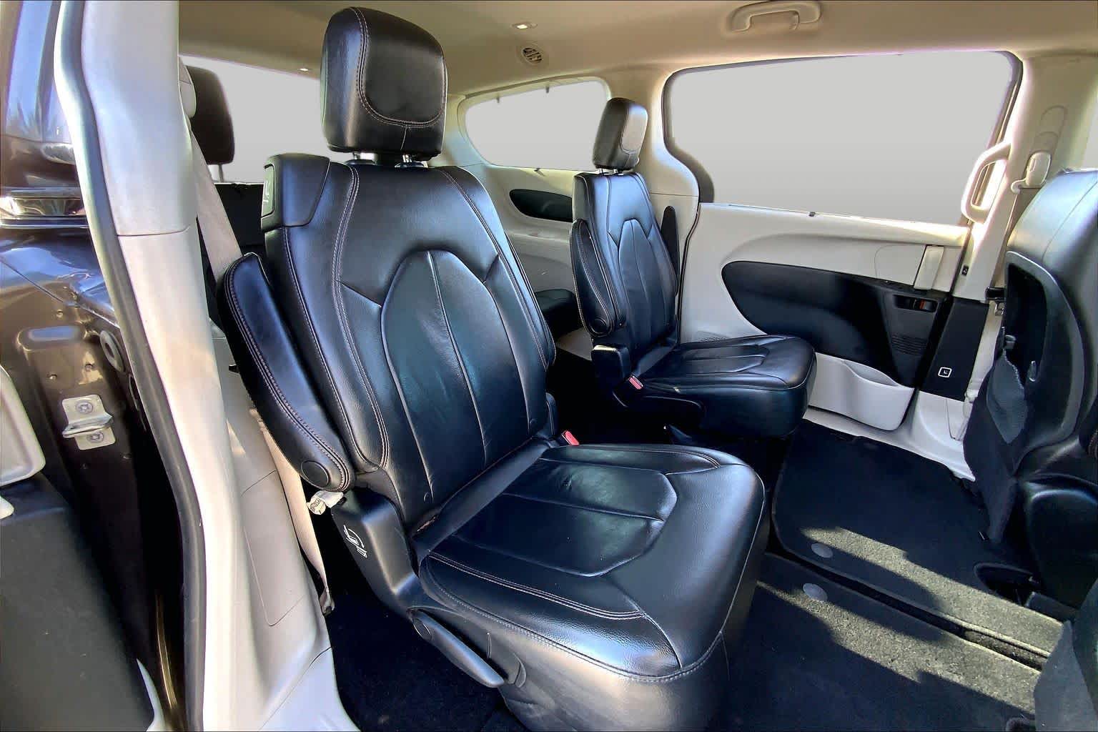 2017 Chrysler Pacifica Touring-L Granite Crystal Metallic Clearcoat at Beck & Masten Kia