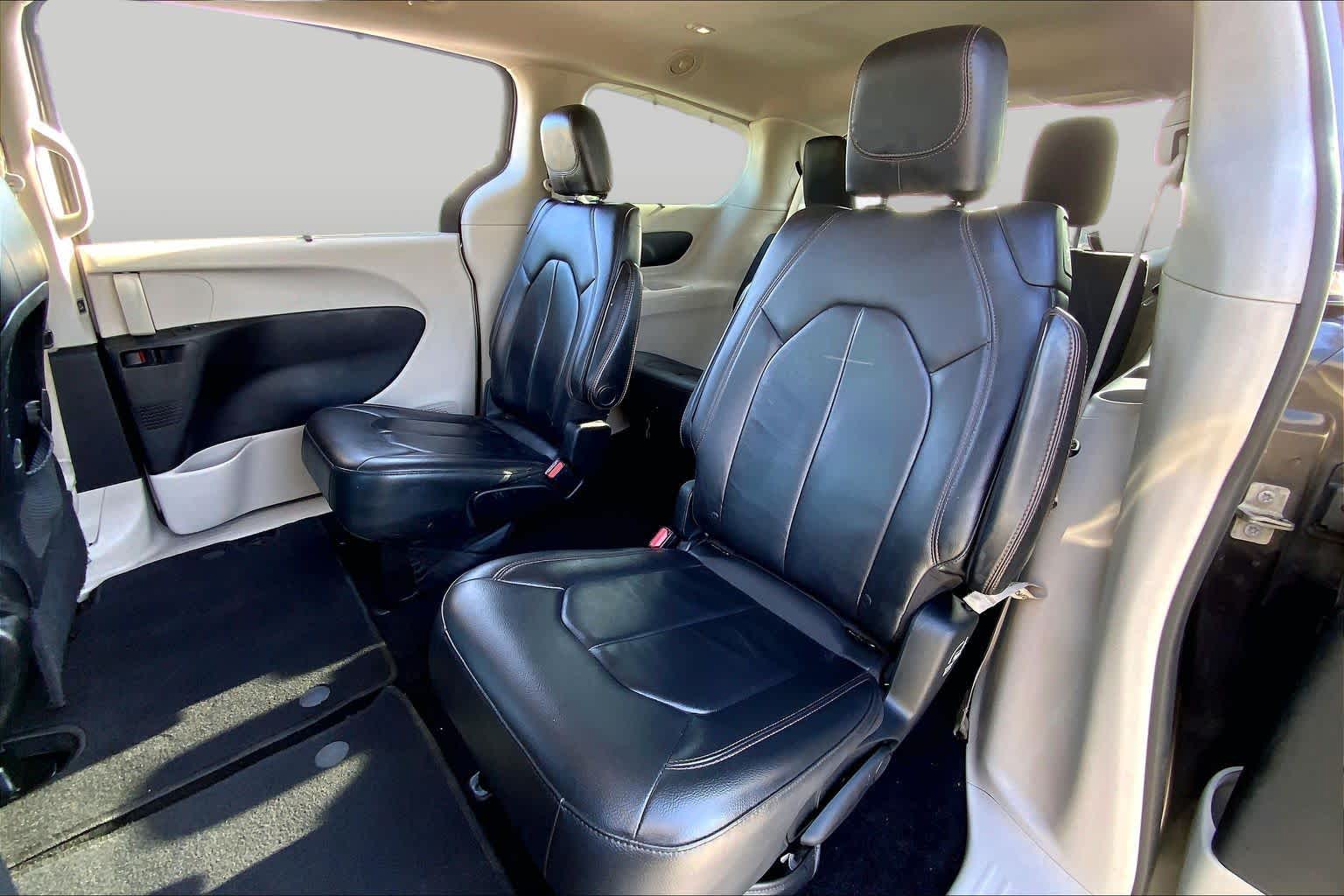 2017 Chrysler Pacifica Touring-L Granite Crystal Metallic Clearcoat at Beck & Masten Kia
