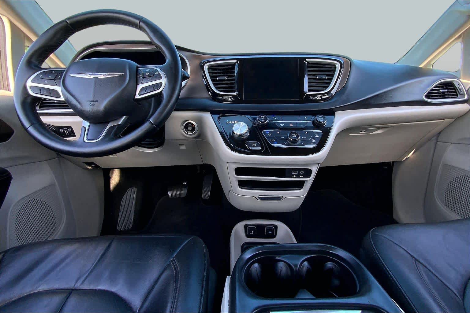 2017 Chrysler Pacifica Touring-L Granite Crystal Metallic Clearcoat at Beck & Masten Kia