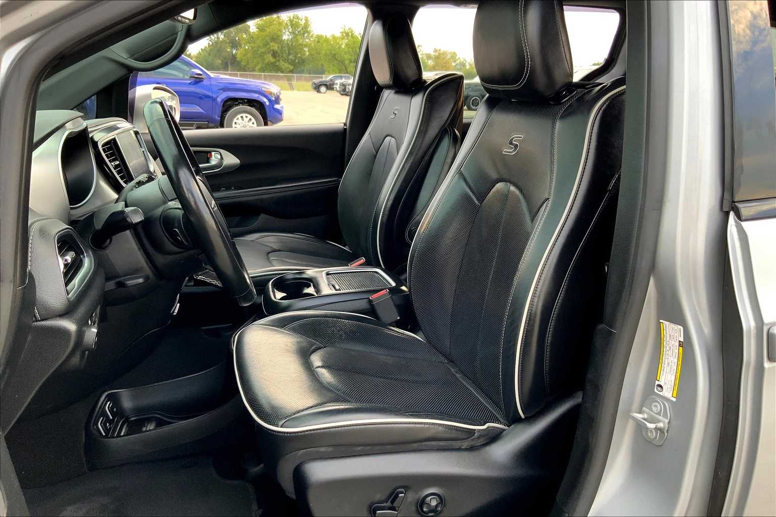 2019 Chrysler Pacifica Limited Billet Silver Metallic Clearcoat at Sterling McCall Nissan