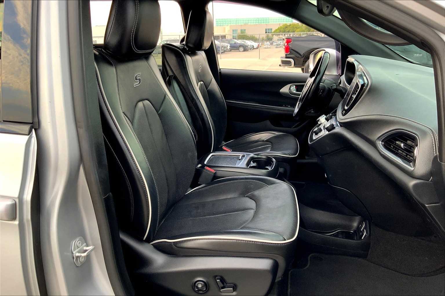 2019 Chrysler Pacifica Limited Billet Silver Metallic Clearcoat at Sterling McCall Nissan