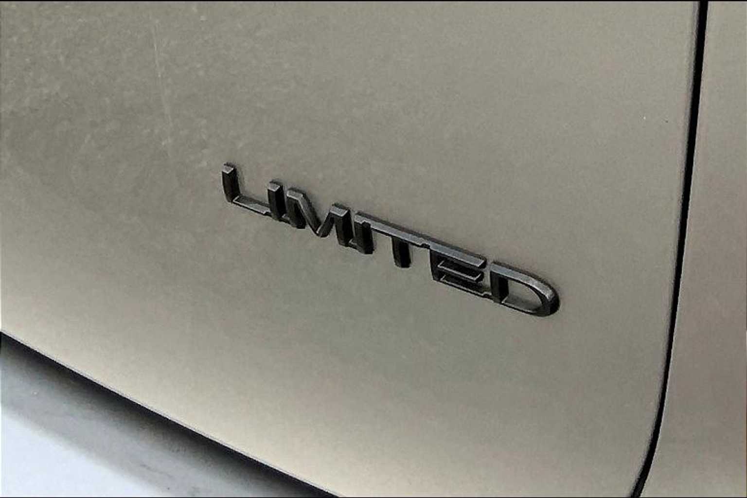 2019 Chrysler Pacifica Limited Billet Silver Metallic Clearcoat at Sterling McCall Nissan