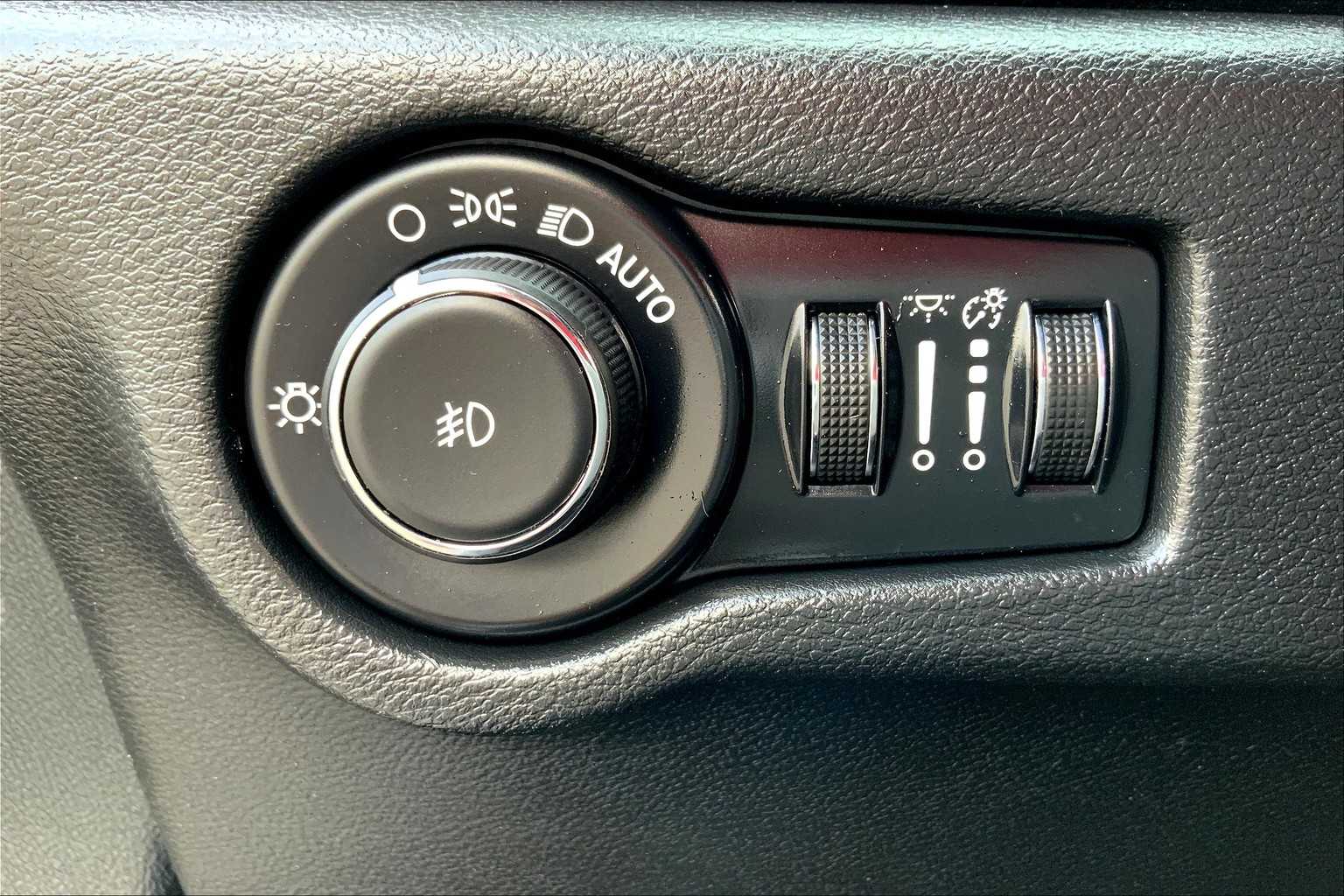 2019 Chrysler Pacifica Limited Billet Silver Metallic Clearcoat at Sterling McCall Nissan