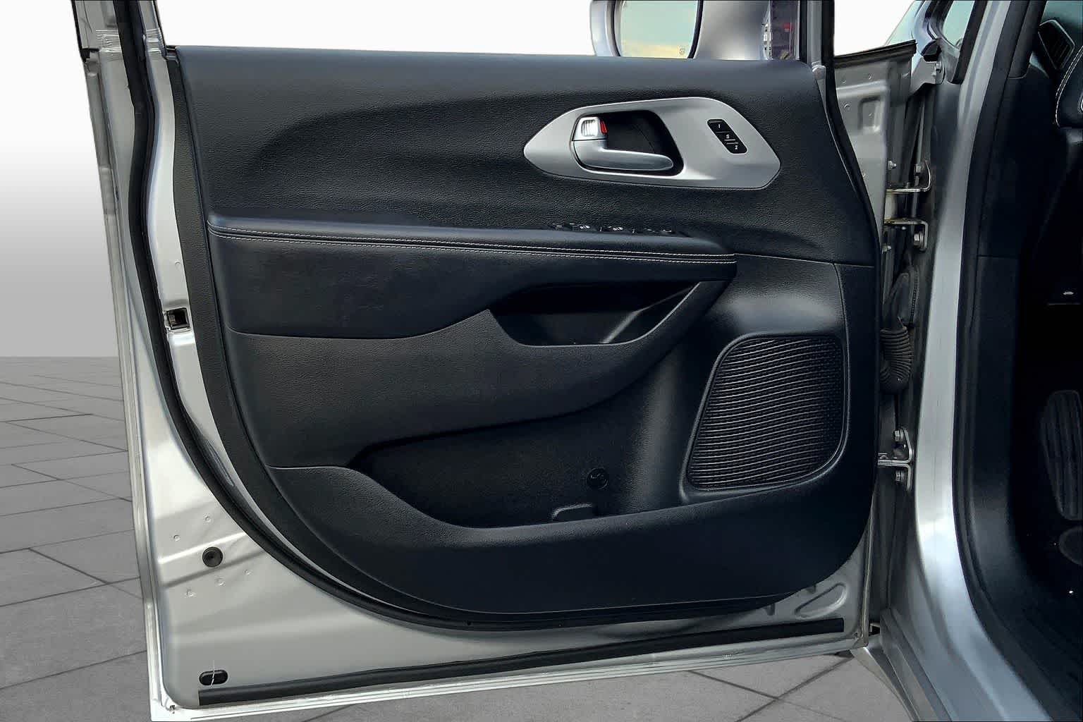 2019 Chrysler Pacifica Limited Billet Silver Metallic Clearcoat at AutoNation USA Katy