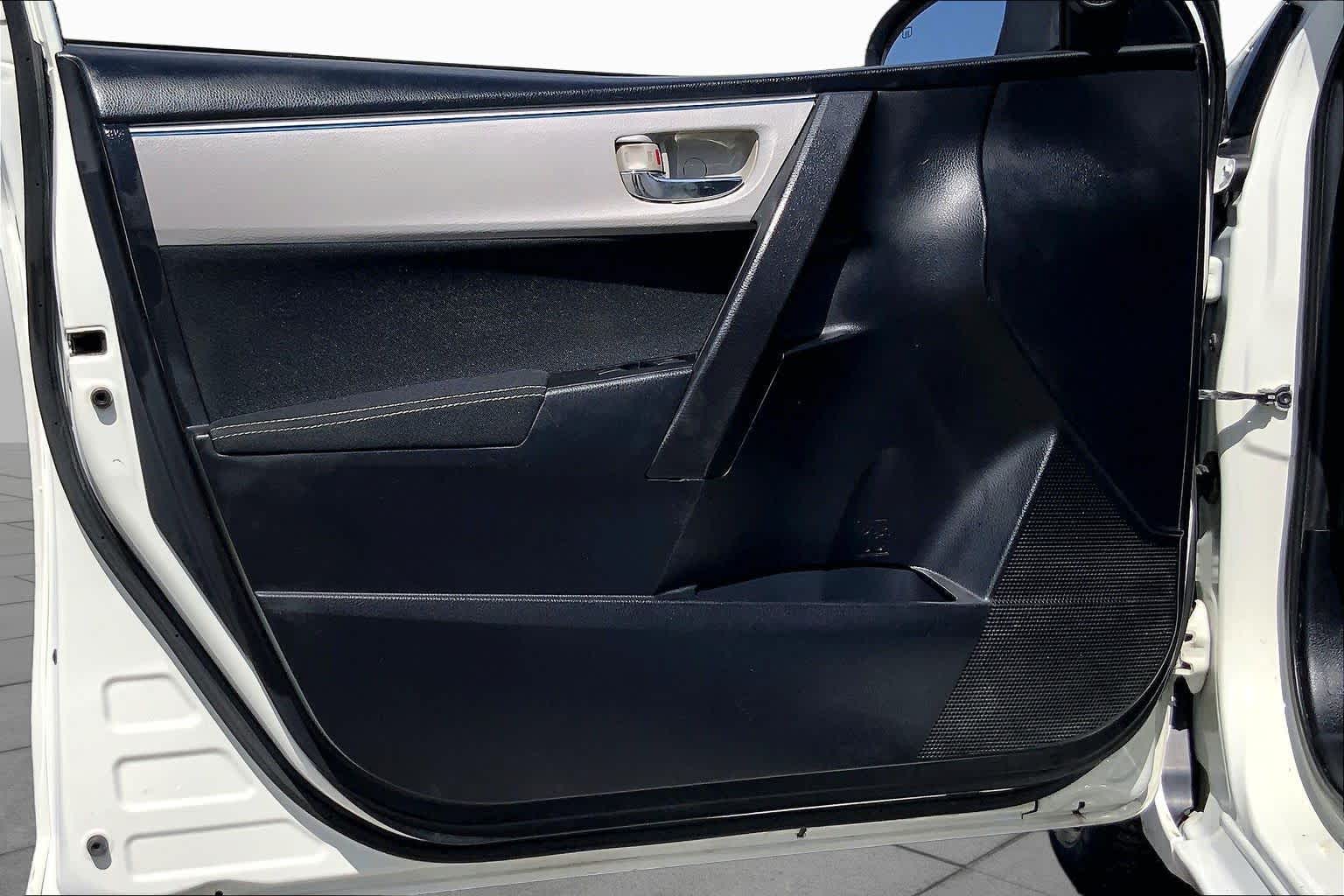 2015 Toyota Corolla LE Super White at Group 1 Toyota Southwest