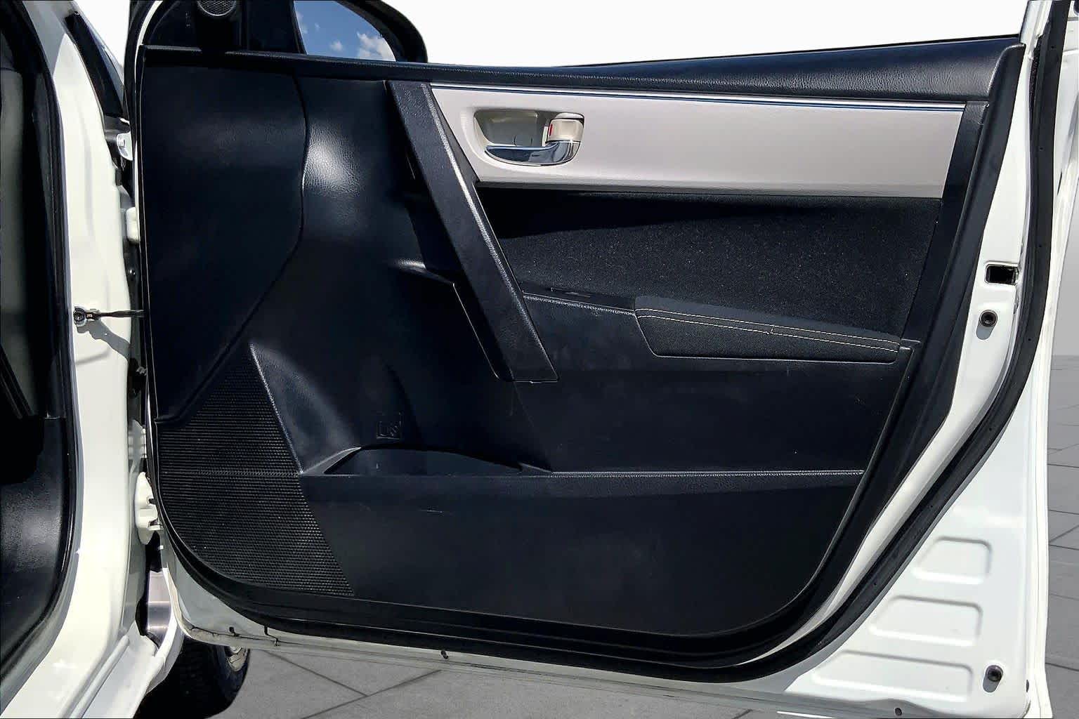 2015 Toyota Corolla LE Super White at Group 1 Toyota Southwest