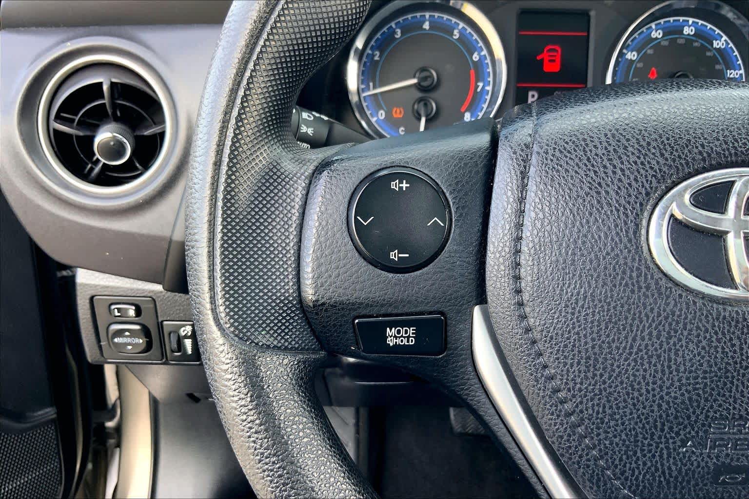 2017 Toyota Corolla photo 23 of 34