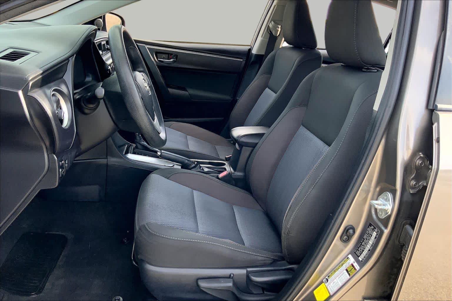 2017 Toyota Corolla photo 8 of 34