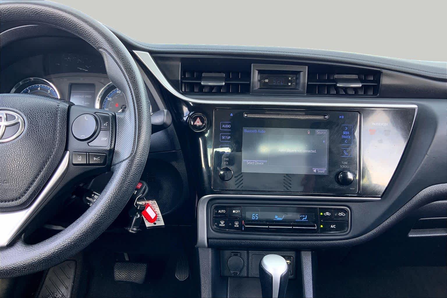 2017 Toyota Corolla photo 7 of 34