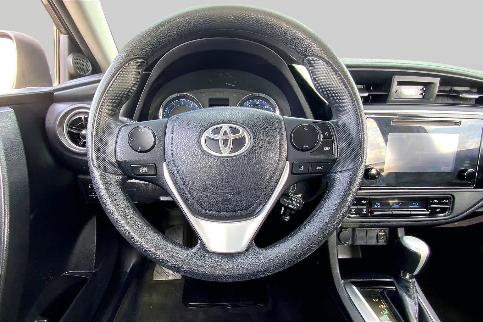 2017 Toyota Corolla photo 6 of 34