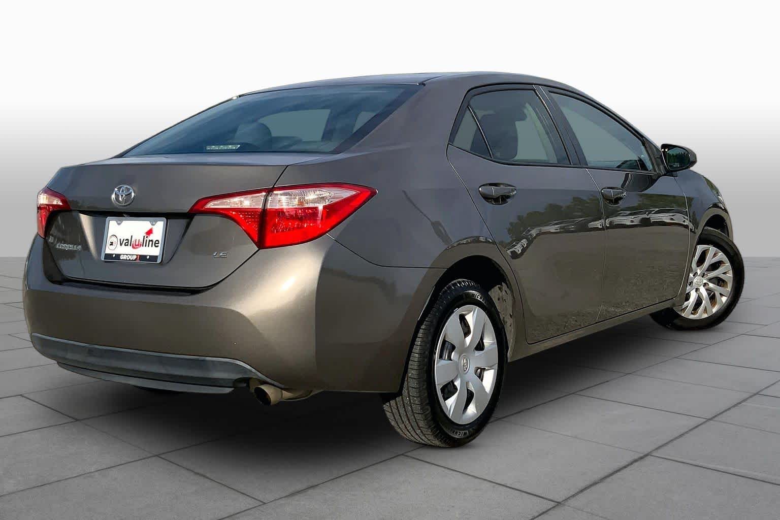2017 Toyota Corolla photo 13 of 34