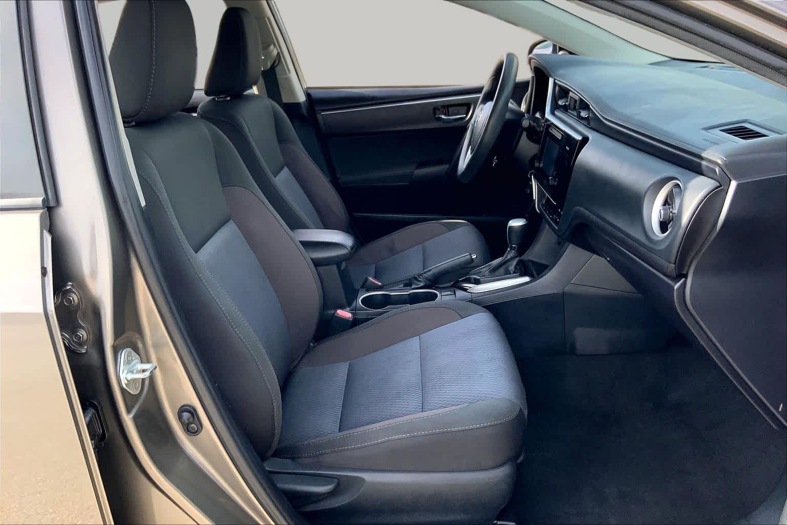 2017 Toyota Corolla photo 9 of 34