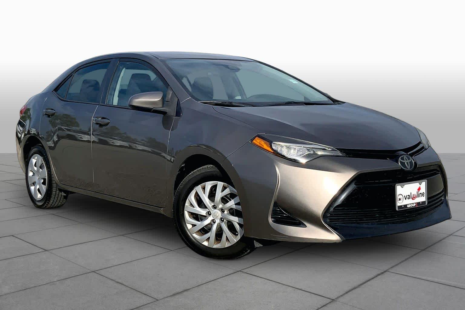 2017 Toyota Corolla photo 3 of 34