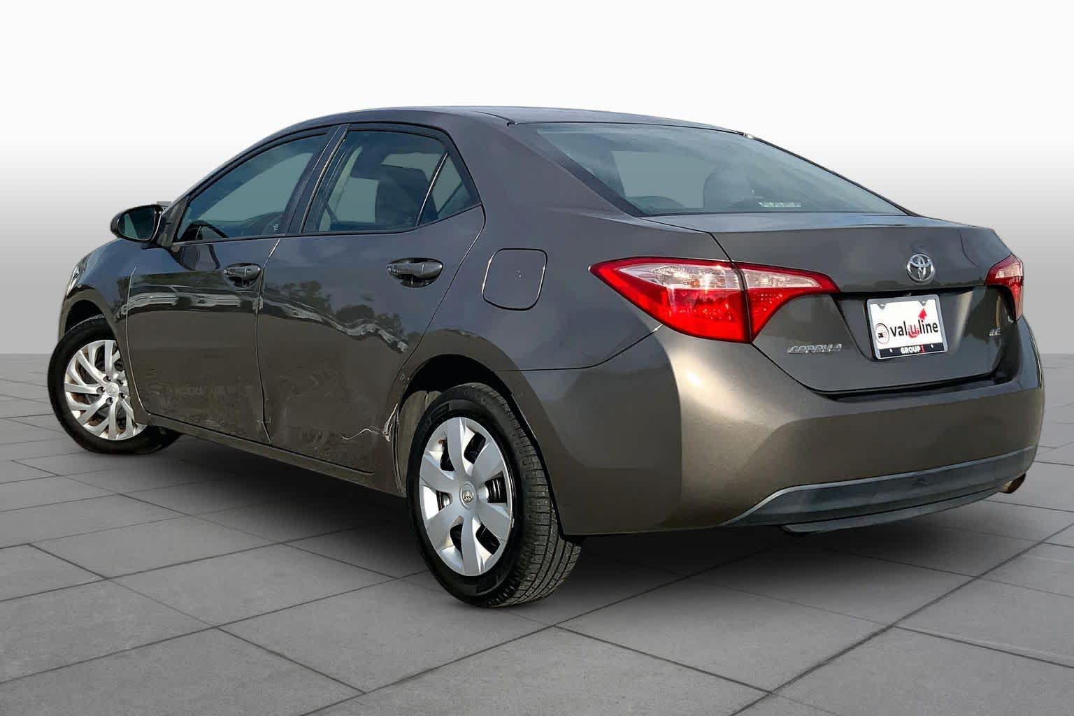 2017 Toyota Corolla photo 12 of 34