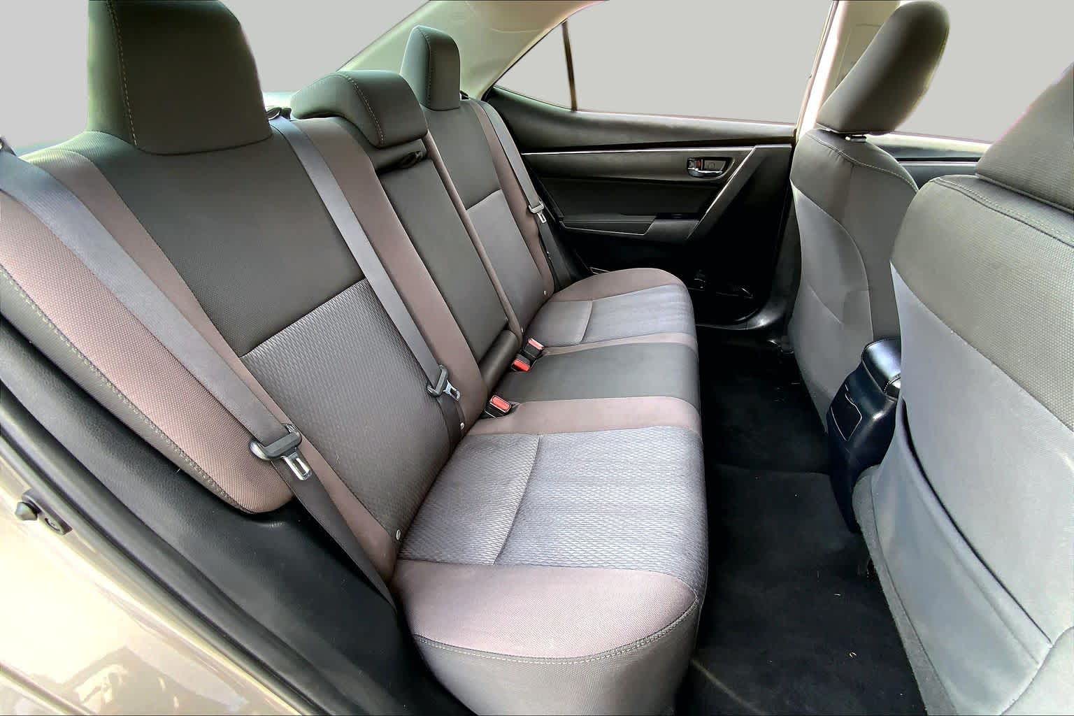 2017 Toyota Corolla photo 19 of 34