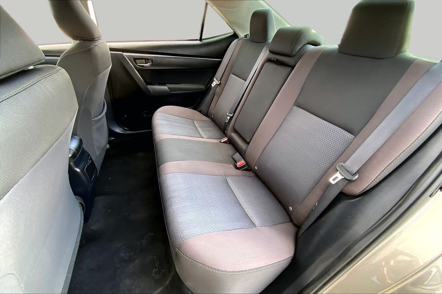 2017 Toyota Corolla photo 20 of 34