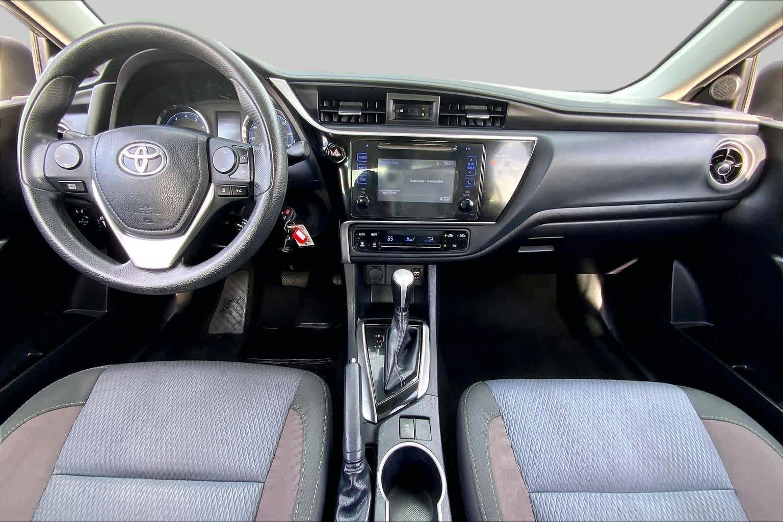2017 Toyota Corolla photo 15 of 34