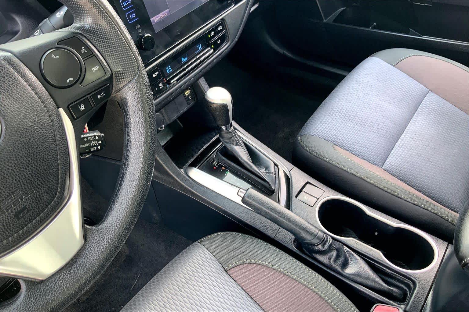 2017 Toyota Corolla photo 16 of 34