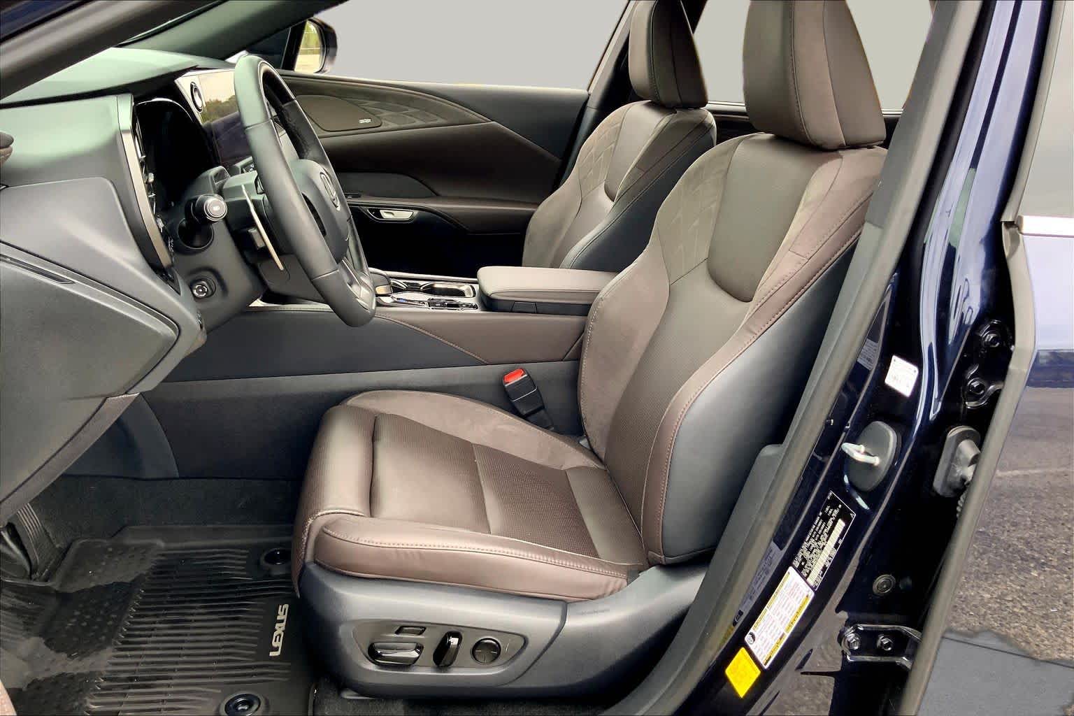 2025 Lexus RX 350 photo 8 of 36