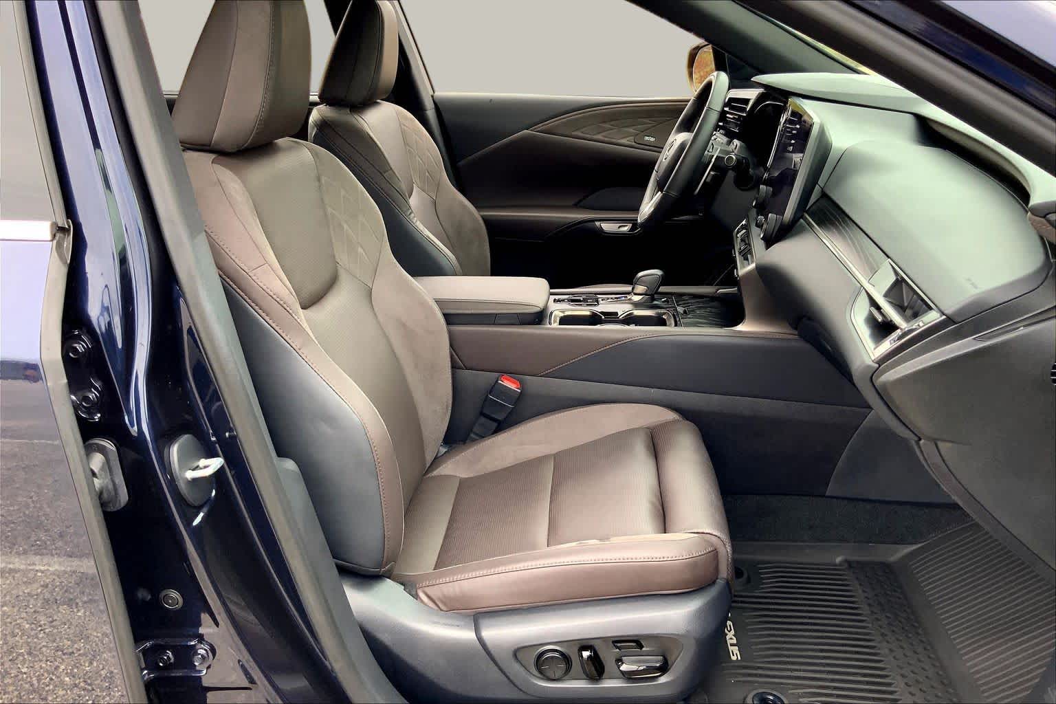 2025 Lexus RX 350 photo 9 of 36