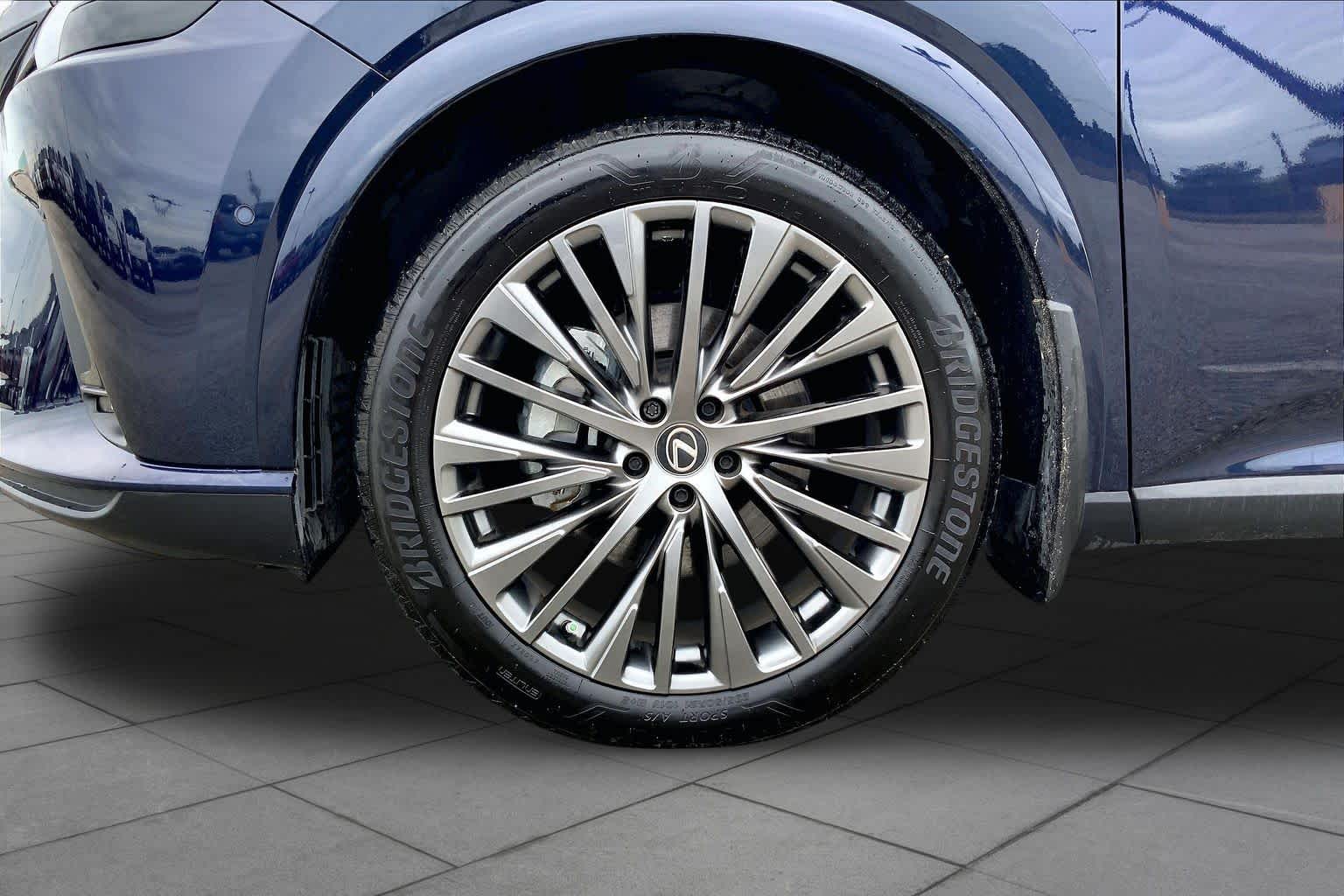 2025 Lexus RX 350 photo 11 of 36