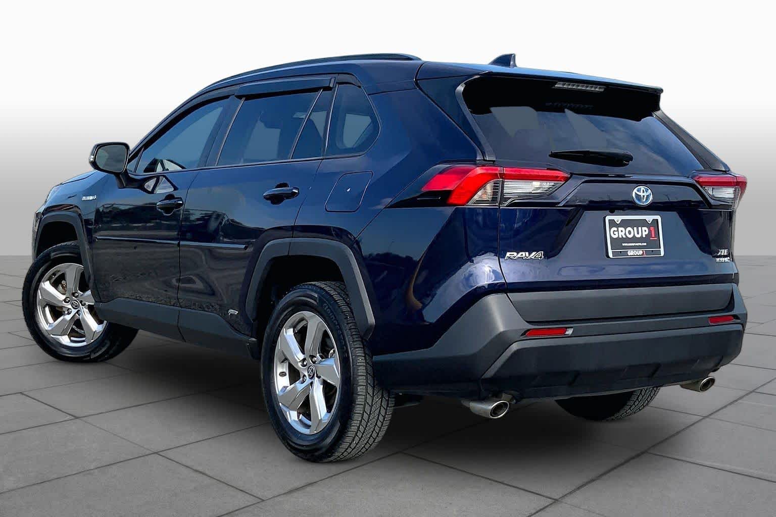 2021 Toyota RAV4 photo 12 of 34