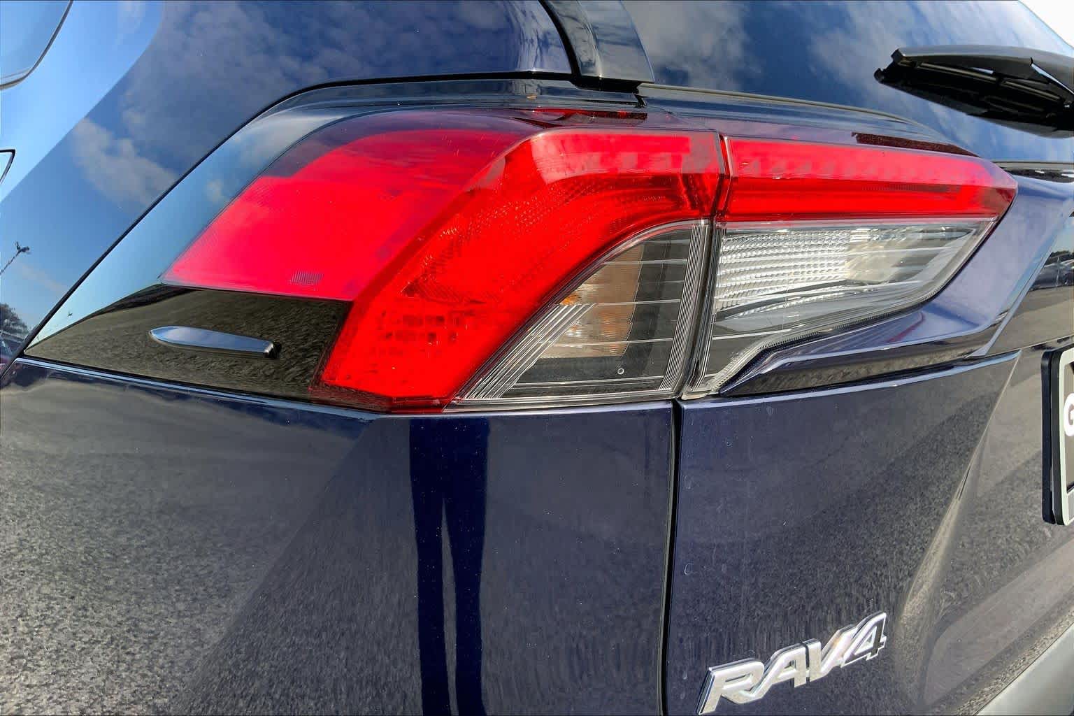 2021 Toyota RAV4 photo 28 of 34