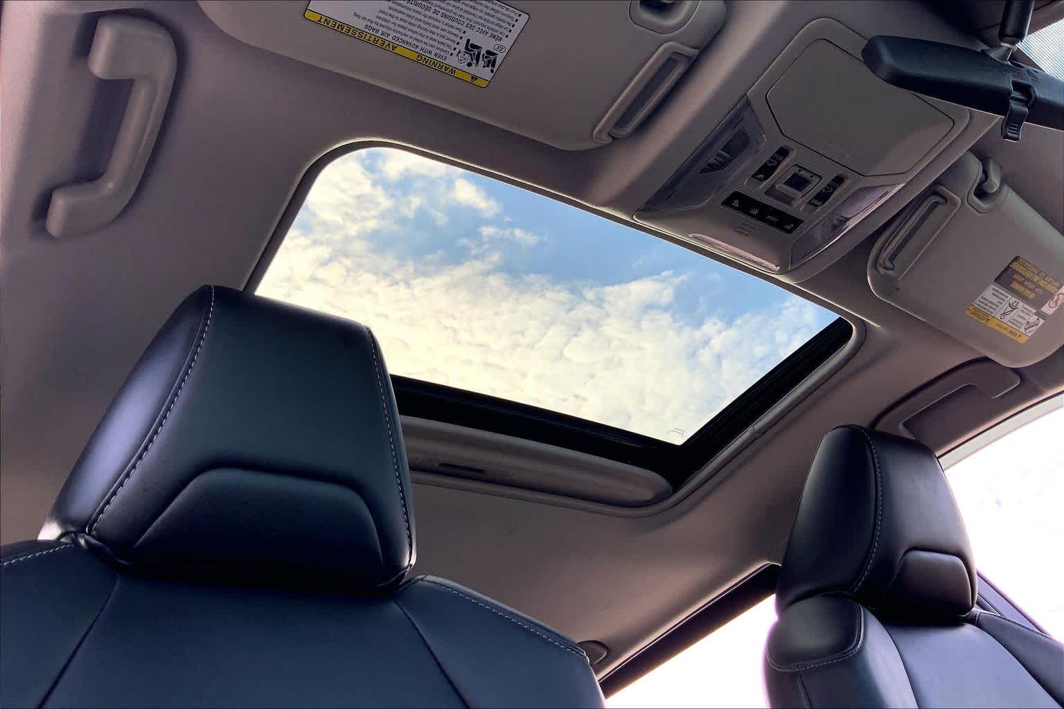 2021 Toyota RAV4 photo 14 of 34