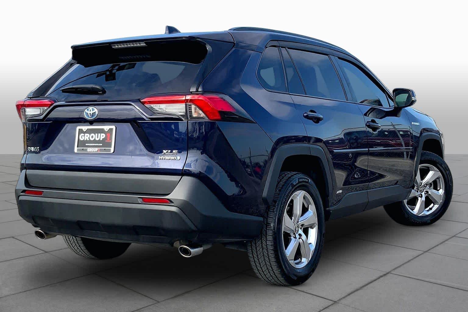 2021 Toyota RAV4 photo 13 of 34