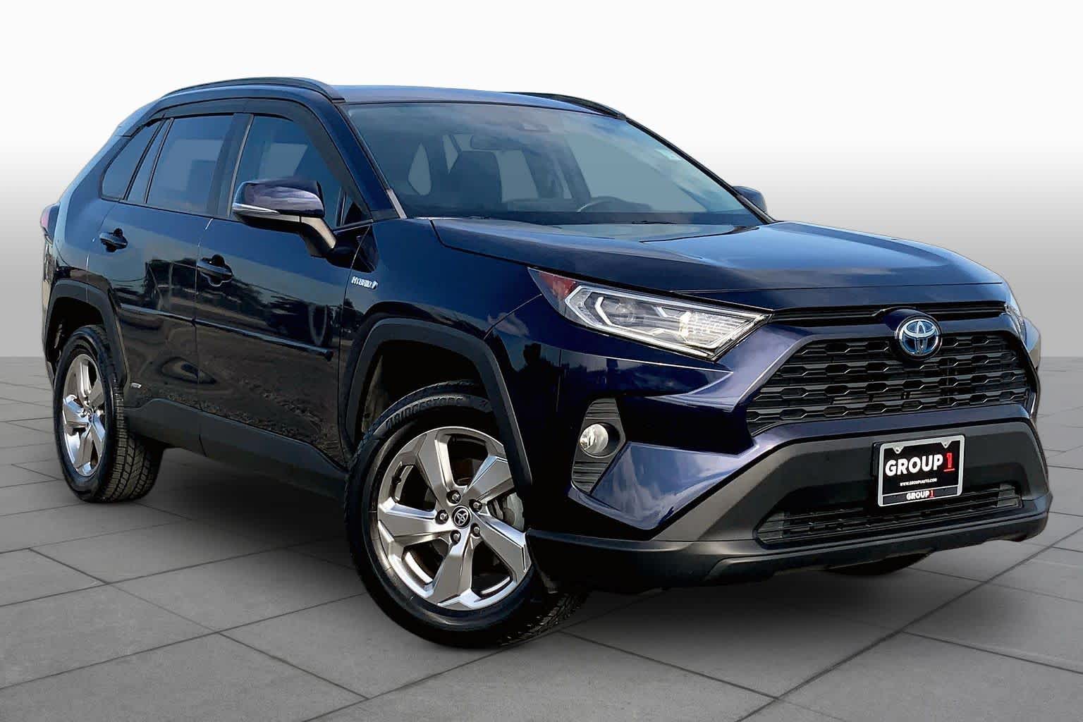 2021 Toyota RAV4 photo 3 of 34