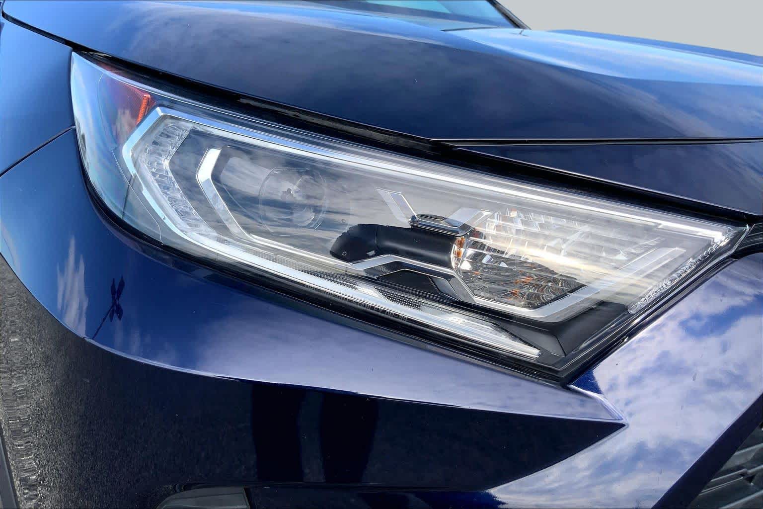 2021 Toyota RAV4 photo 27 of 34