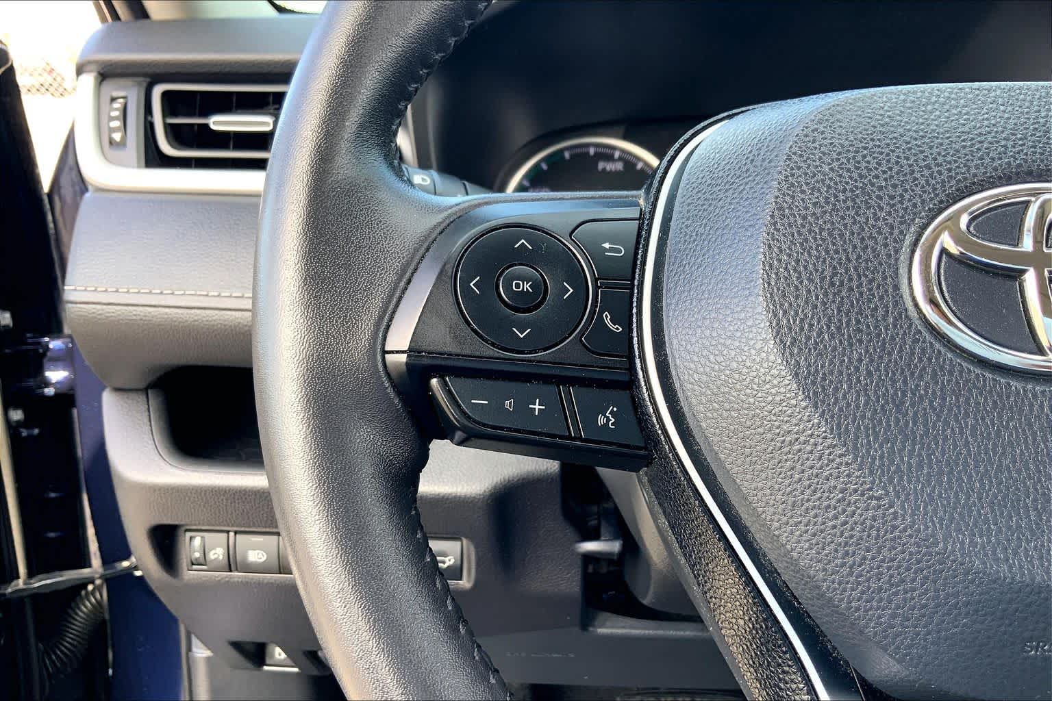 2021 Toyota RAV4 photo 23 of 34
