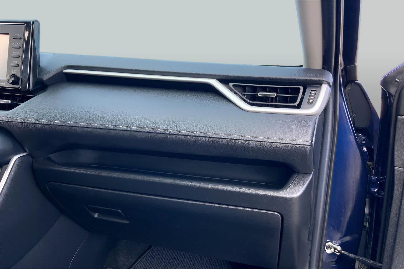 2021 Toyota RAV4 photo 18 of 34
