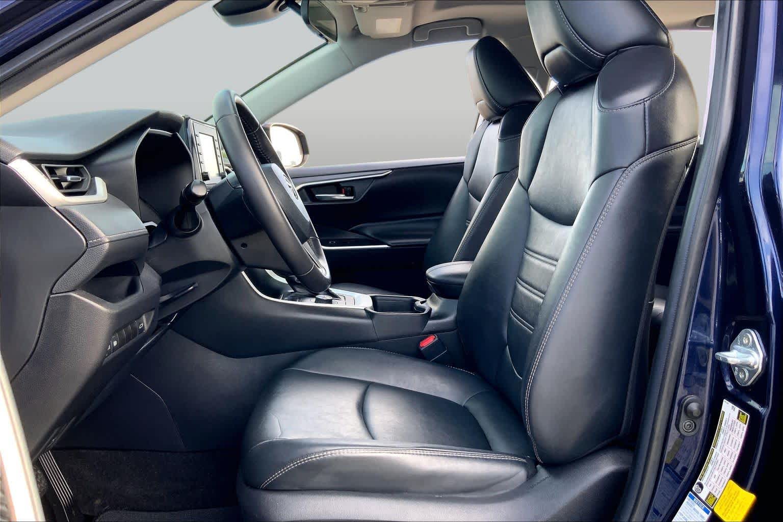 2021 Toyota RAV4 photo 8 of 34