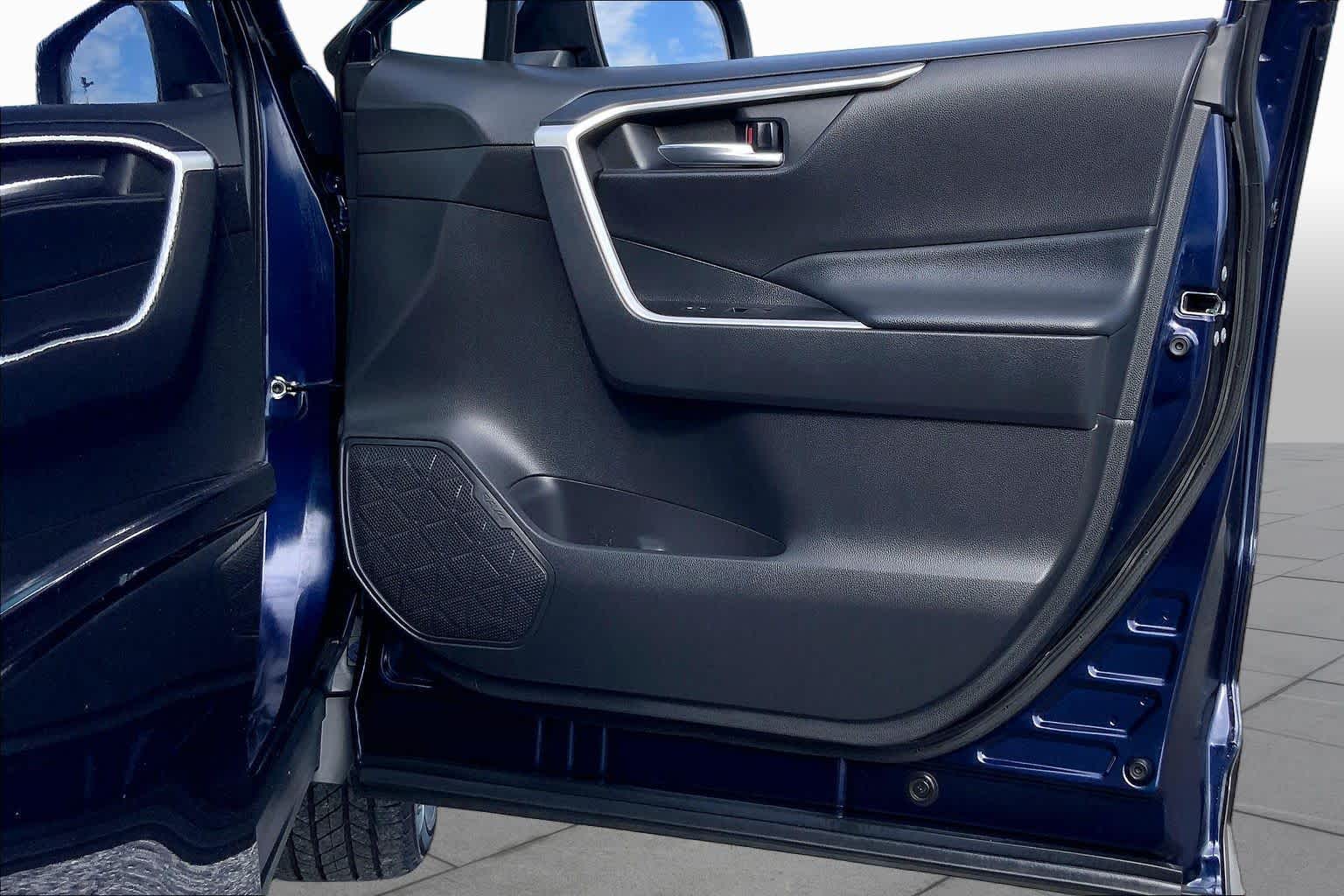 2021 Toyota RAV4 photo 22 of 34