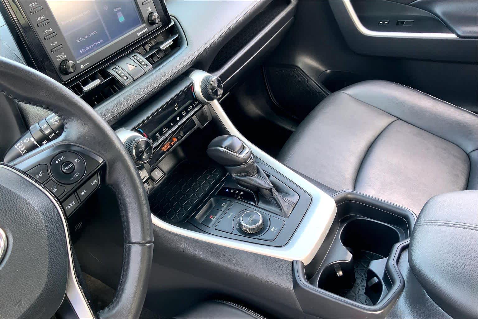 2021 Toyota RAV4 photo 16 of 34
