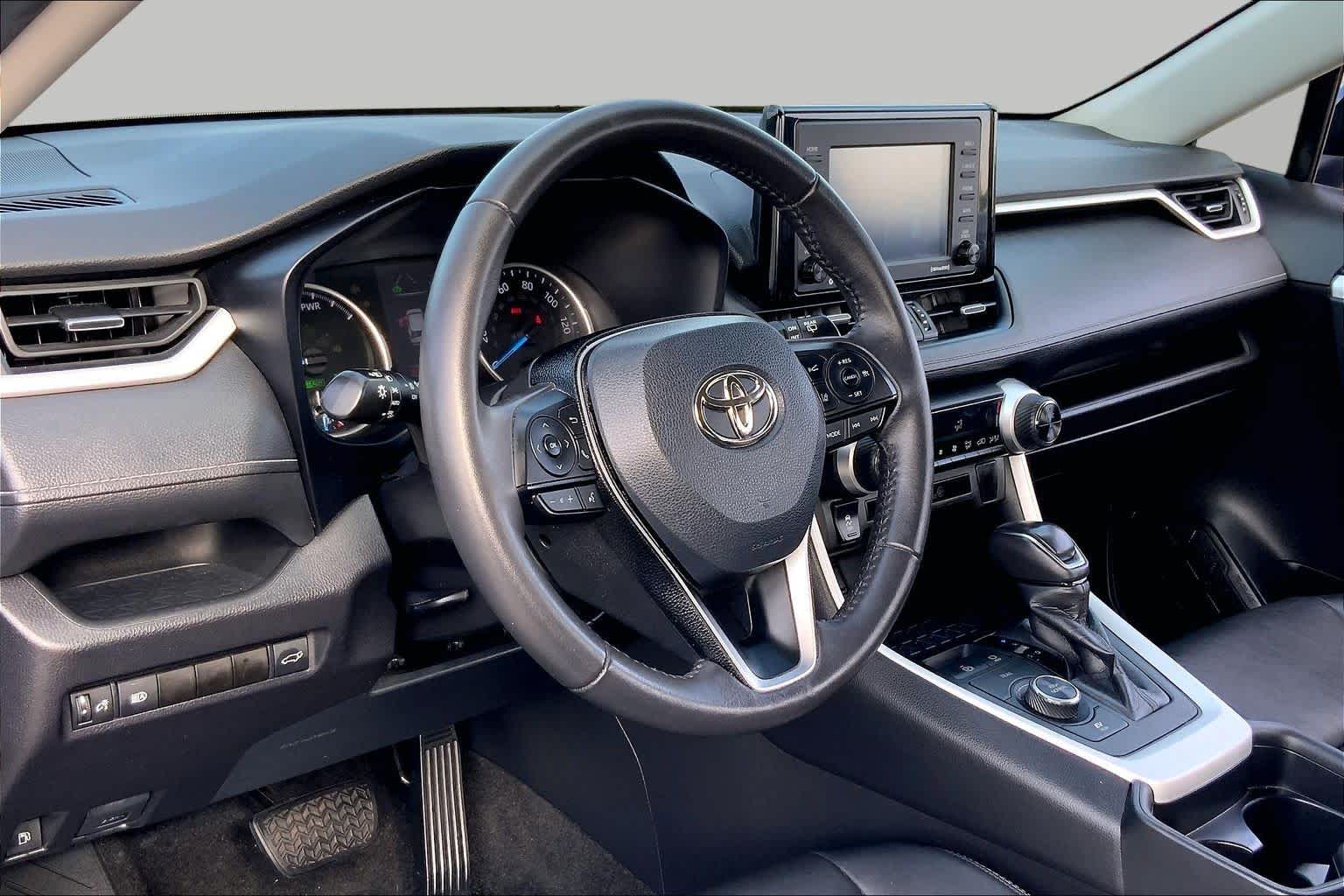 2021 Toyota RAV4 photo 17 of 34