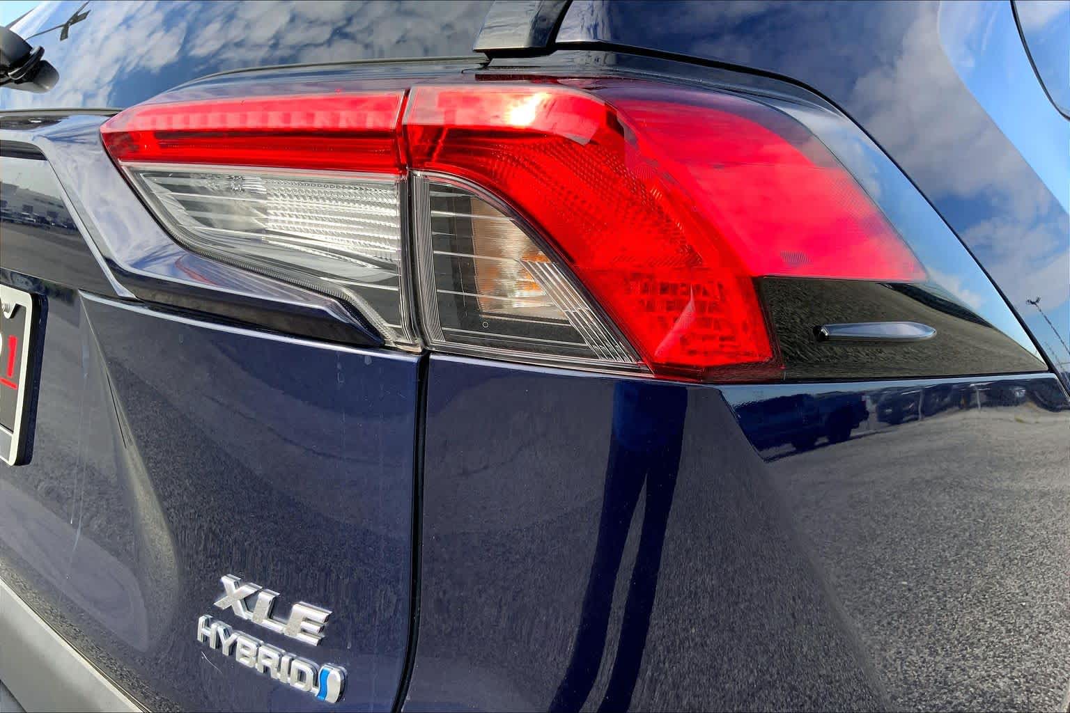 2021 Toyota RAV4 photo 10 of 34