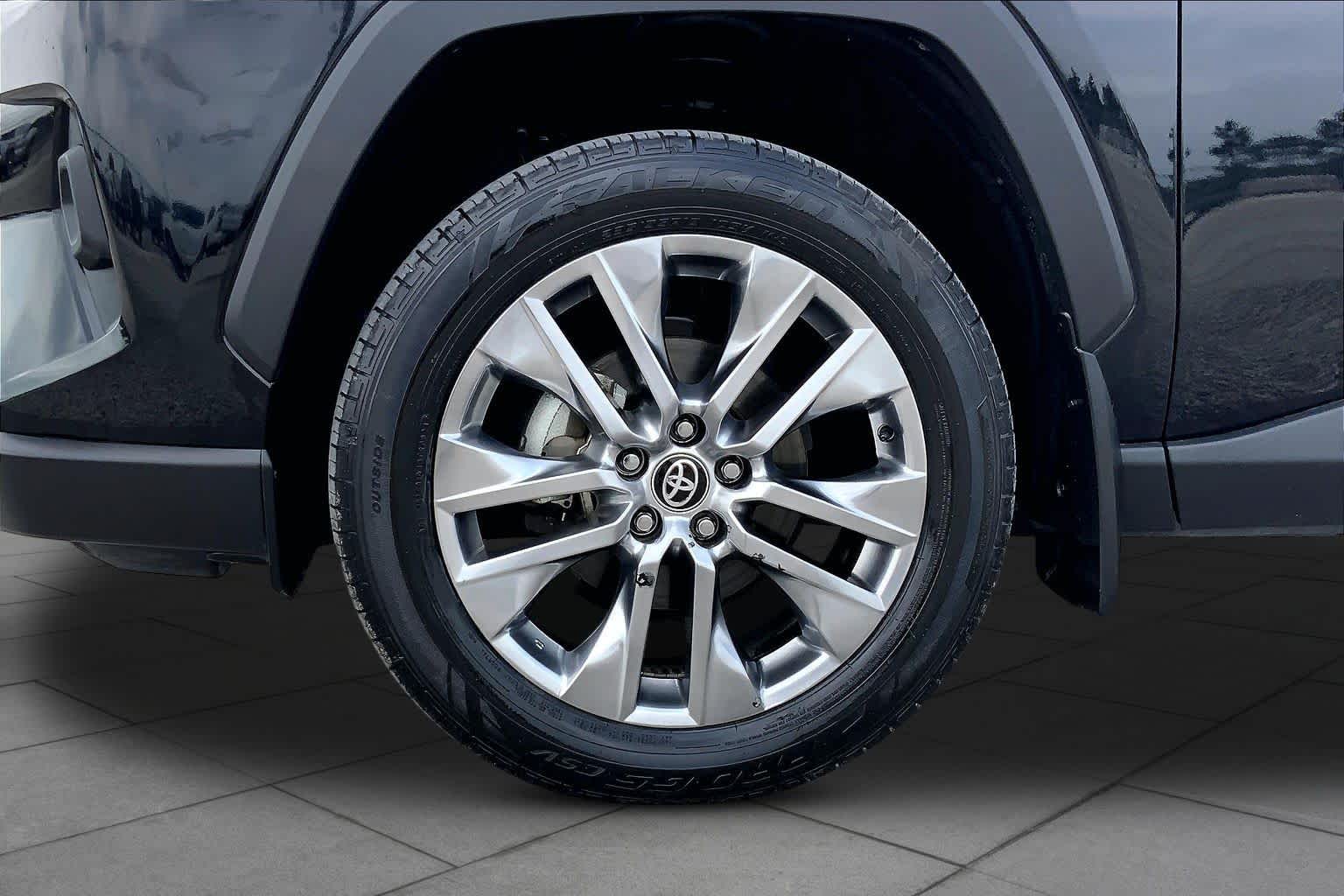 2023 Toyota RAV4 XLE Premium - 10