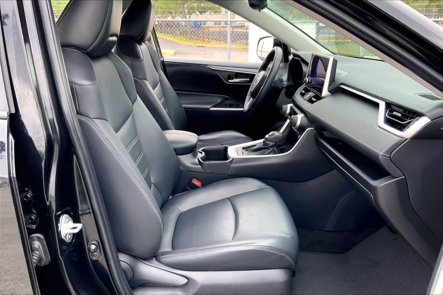 2023 Toyota RAV4 XLE Premium - 8