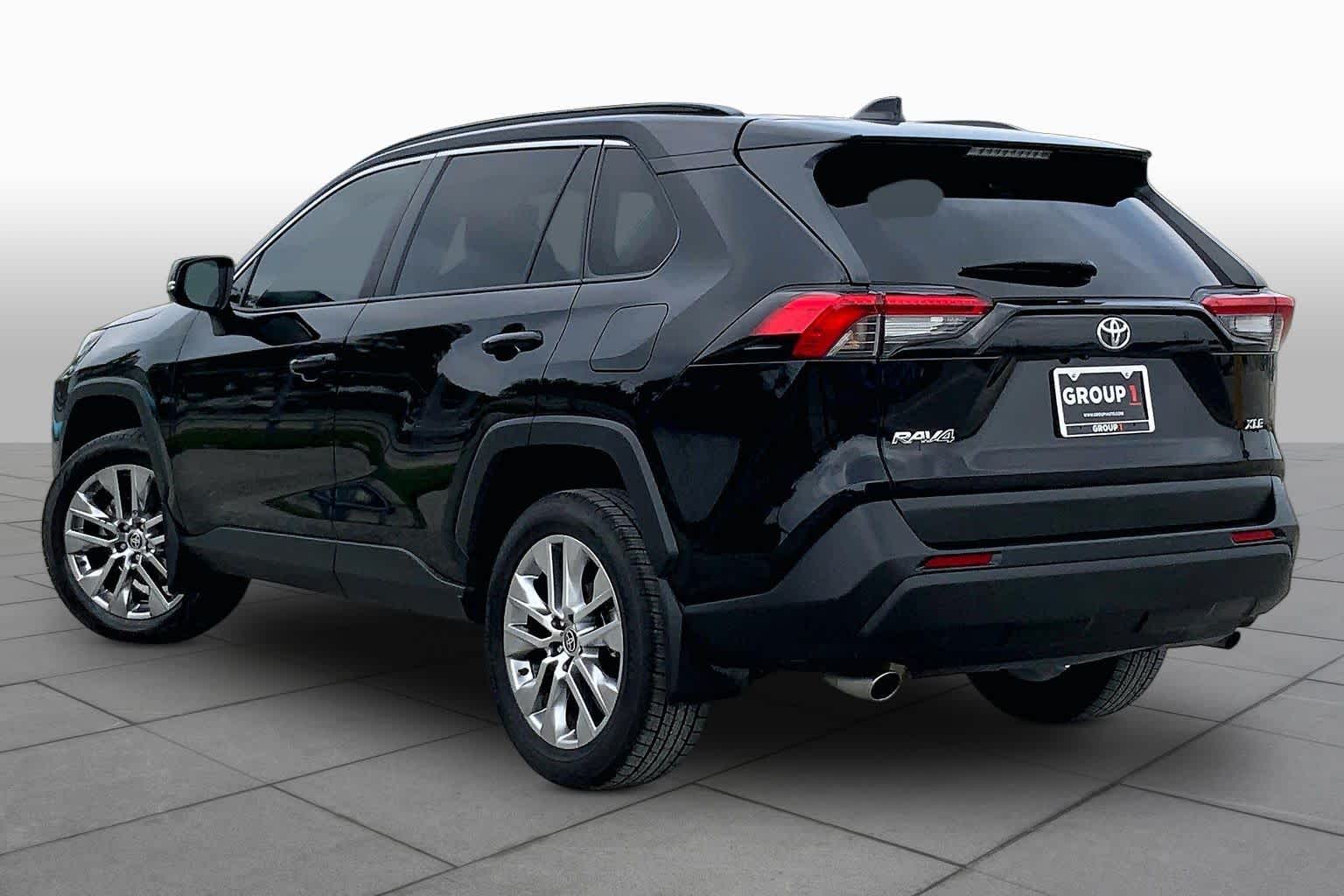 2023 Toyota RAV4 XLE Premium - 11