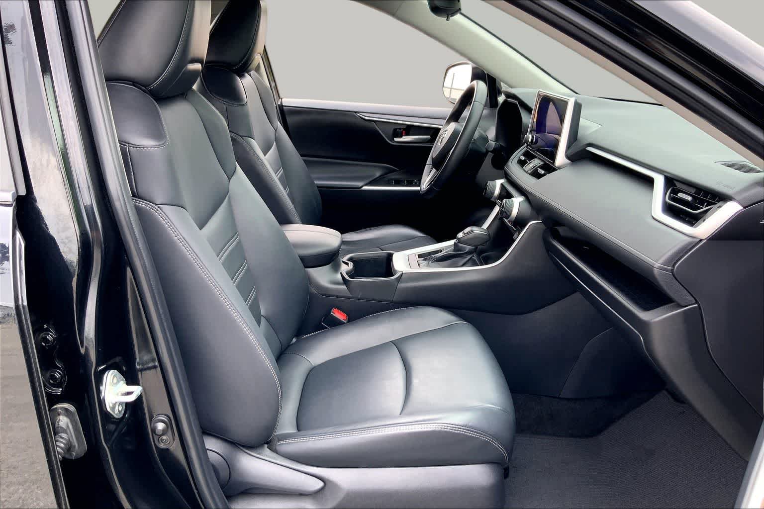 2023 Toyota RAV4 XLE Premium - 8