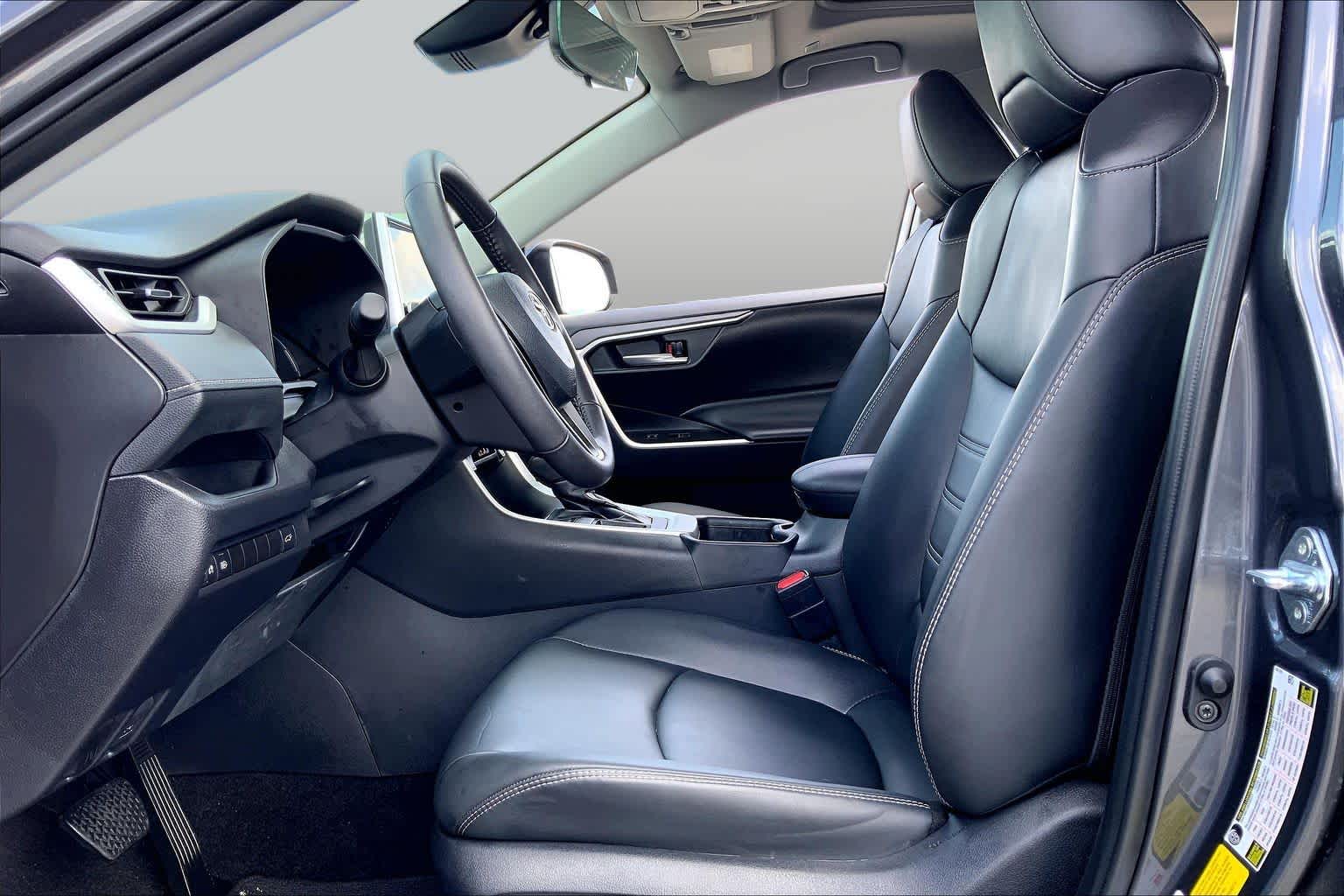 2025 Toyota RAV4 photo 8 of 36