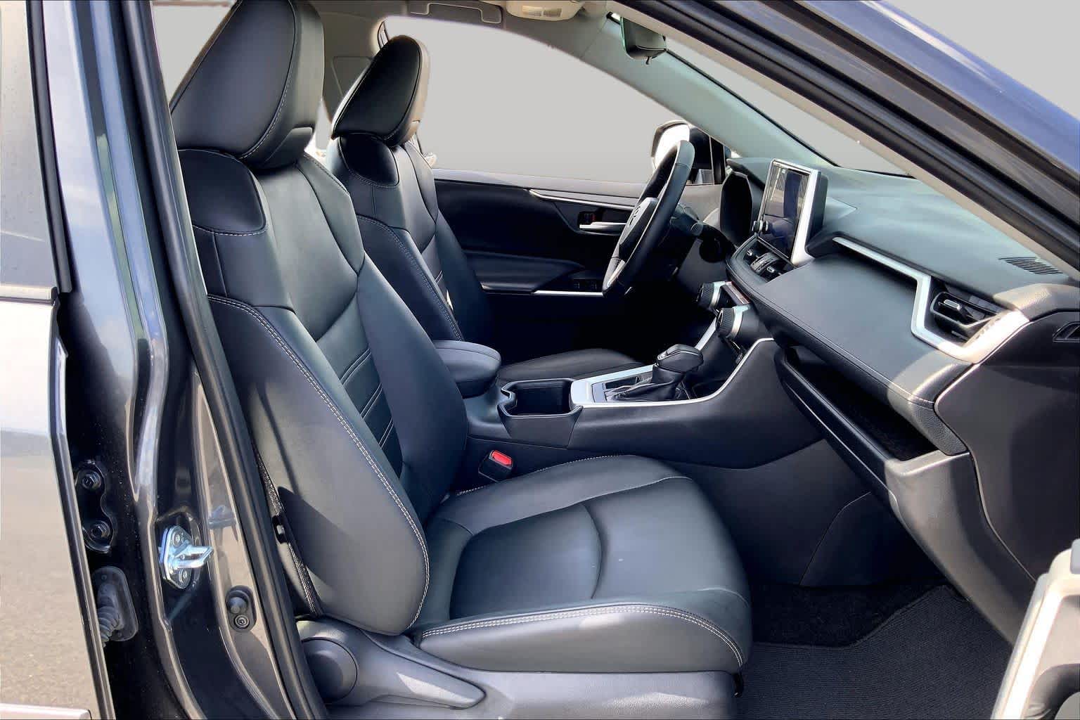 2025 Toyota RAV4 photo 9 of 36