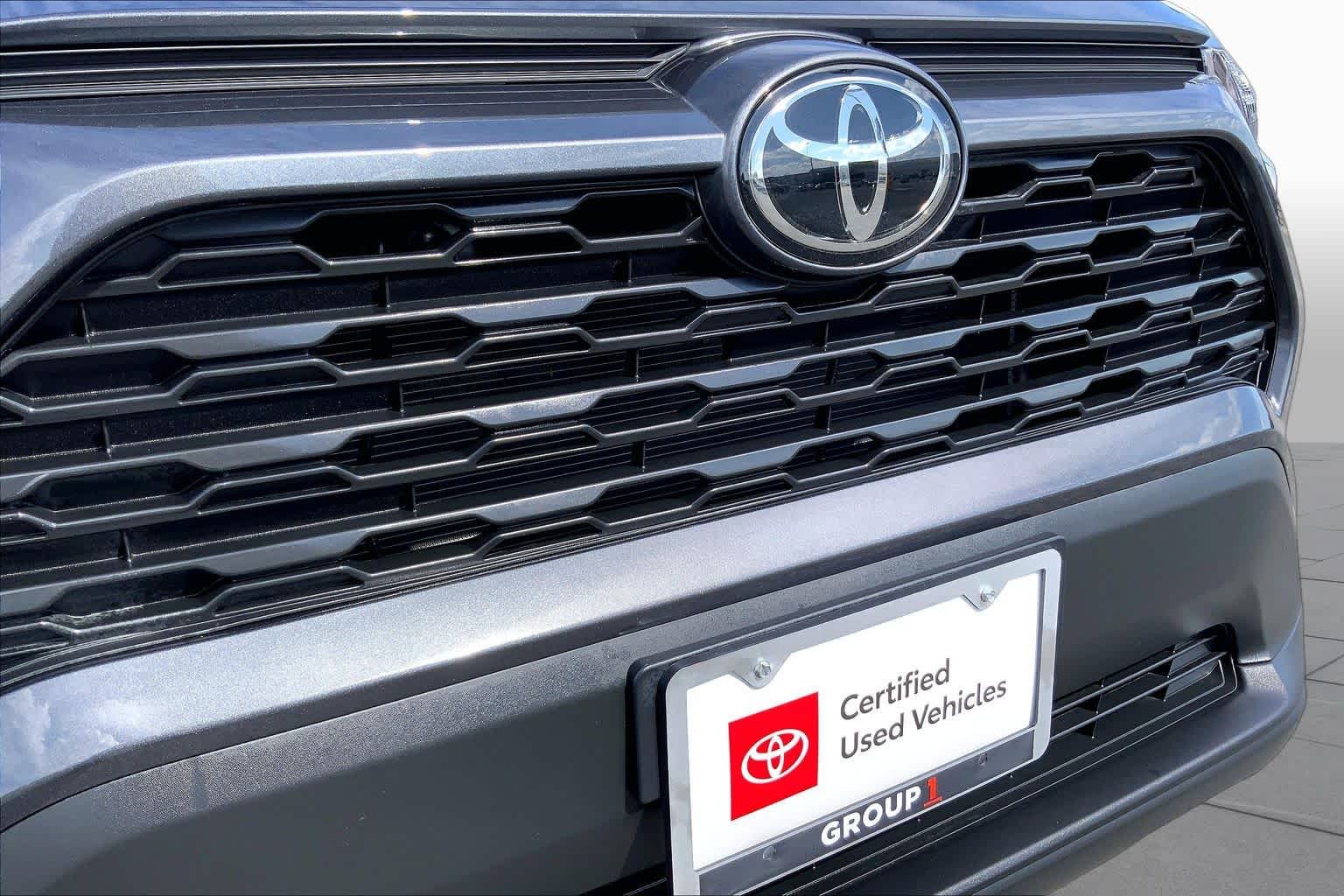 2025 Toyota RAV4 photo 29 of 36