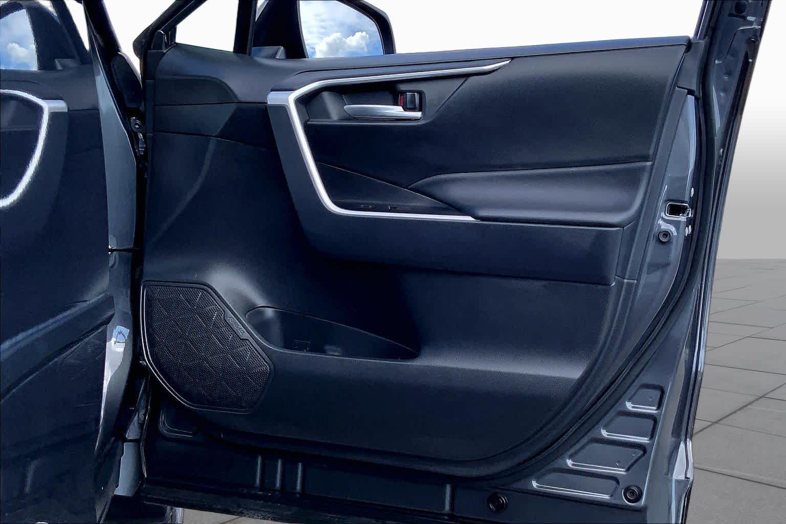 2025 Toyota RAV4 photo 22 of 36