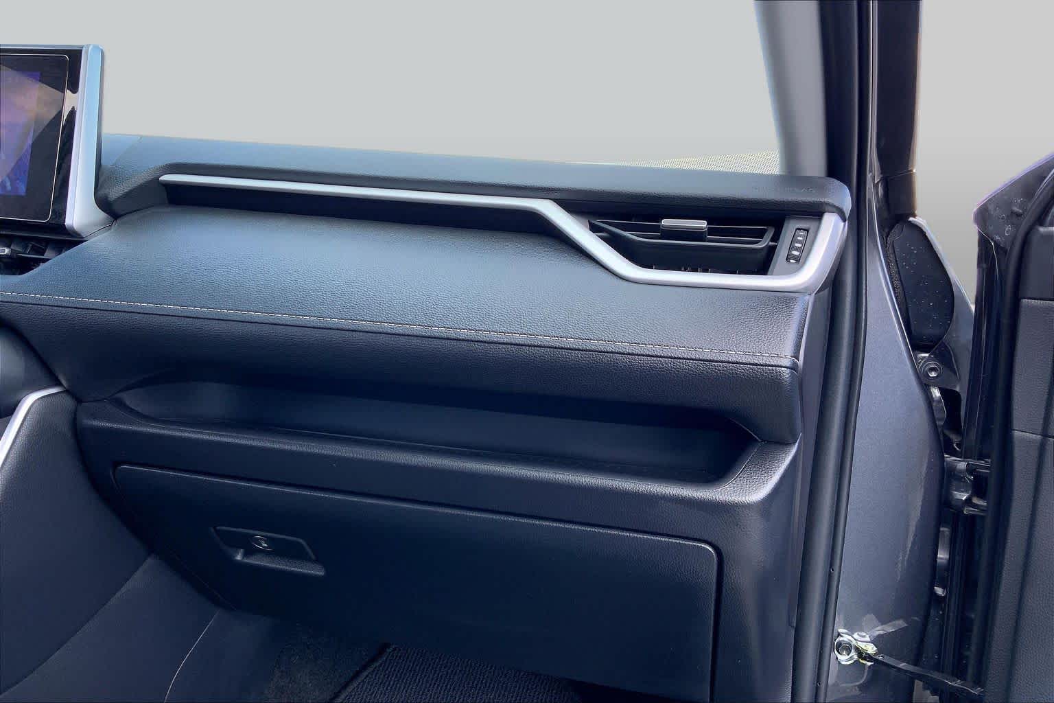2025 Toyota RAV4 photo 18 of 36