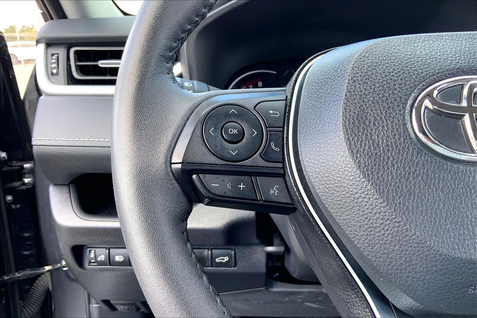 2025 Toyota RAV4 photo 23 of 36
