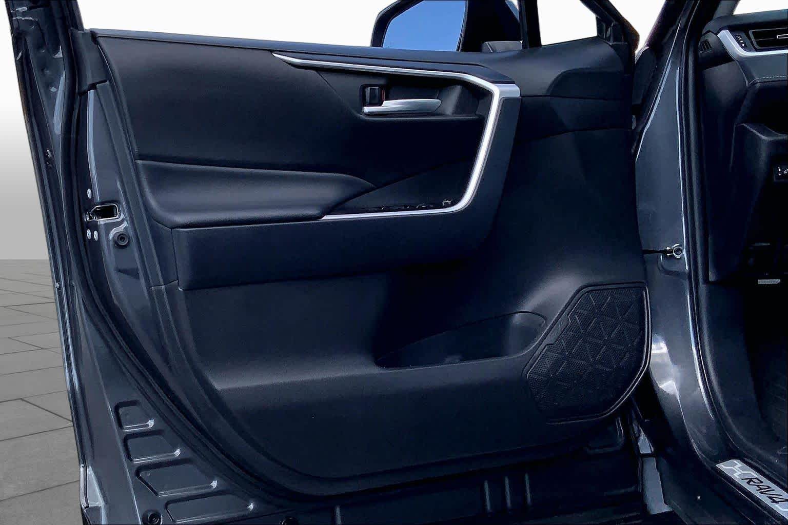 2025 Toyota RAV4 photo 21 of 36